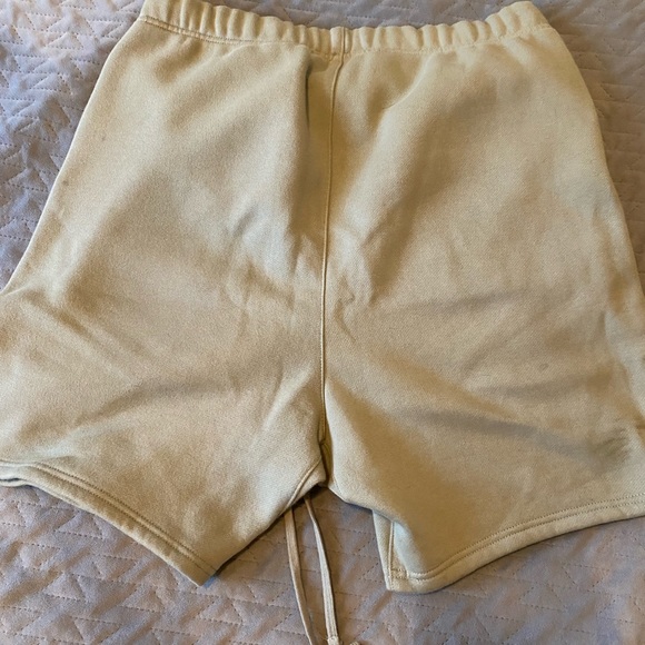 Authentic Fear of God Essential Shorts - Picture 5 of 5